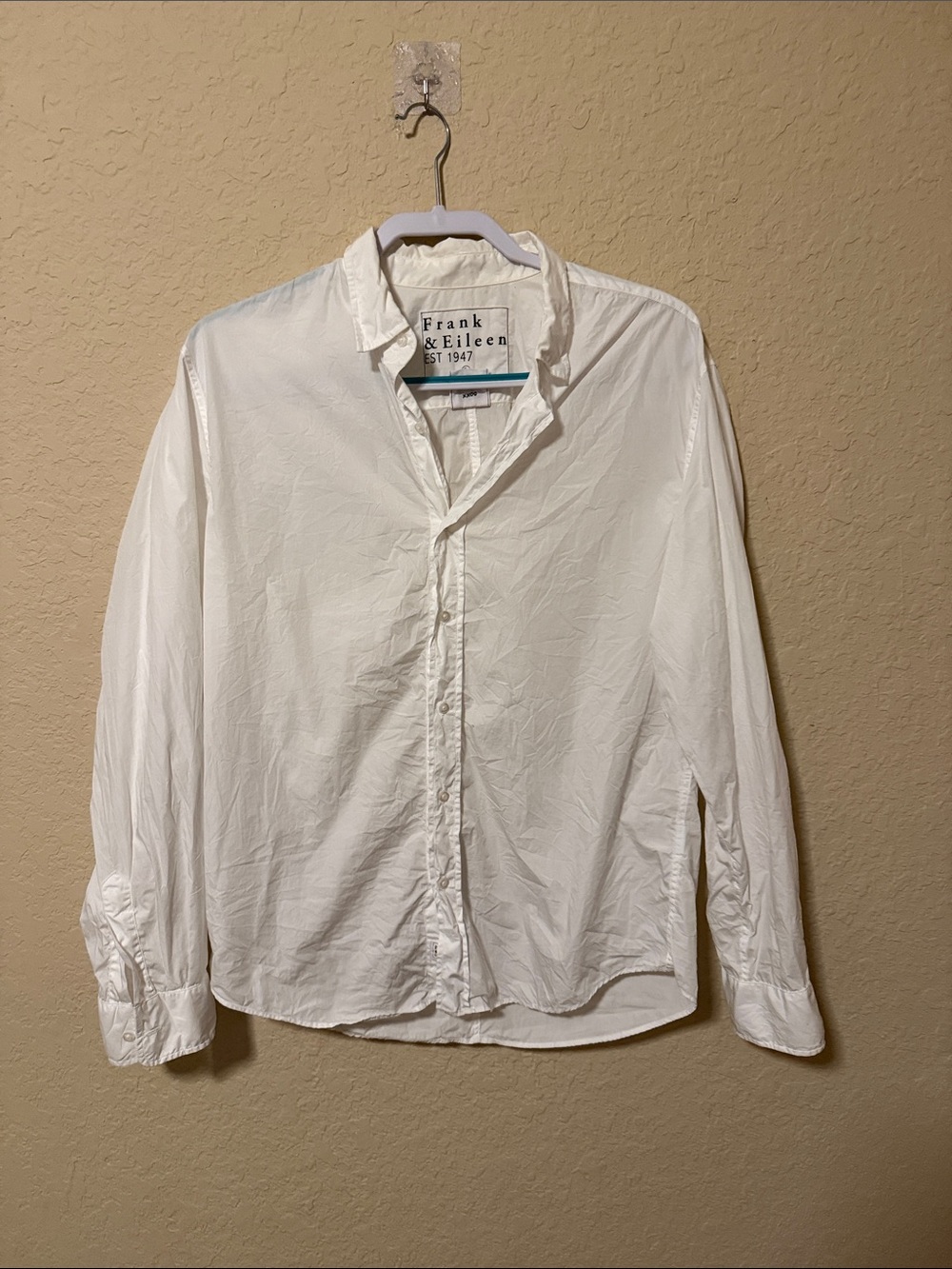 Frank & Eileen White Lightweight Long-Sleeve Button-Down Shirt